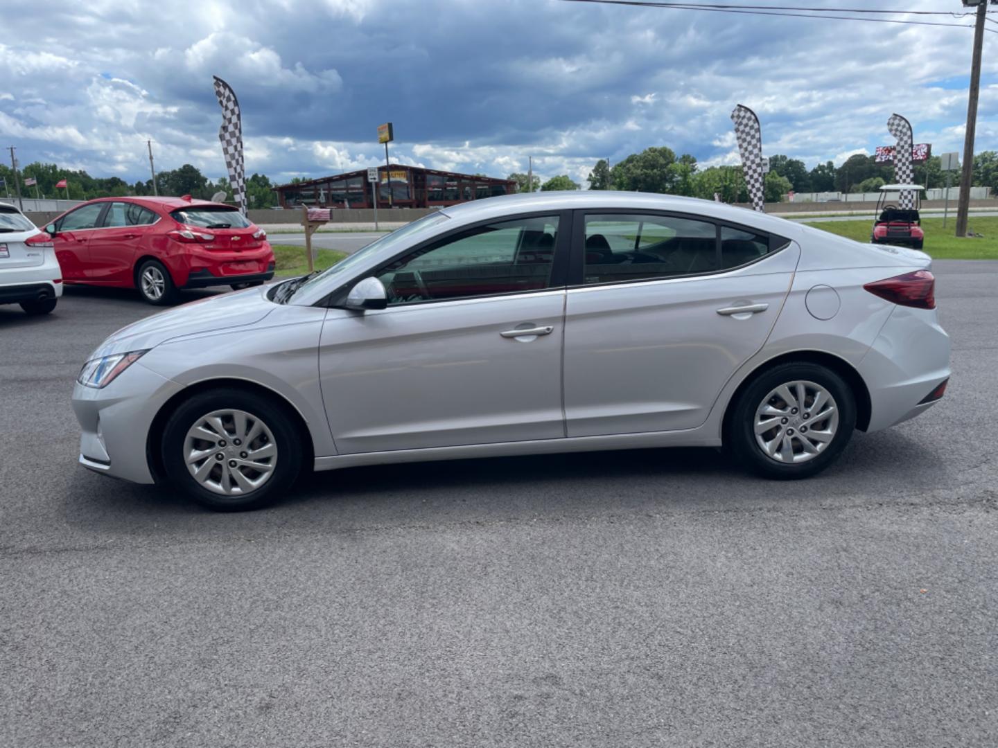 2019 Silver Hyundai Elantra (KMHD74LF9KU) with an 4-Cyl, 2.0 Liter engine, Automatic, 6-Spd w/Shiftronic transmission, located at 8008 Warden Rd, Sherwood, AR, 72120, (501) 801-6100, 34.830078, -92.186684 - Photo#4